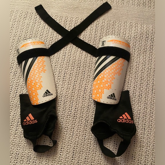 ADIDAS Predator-Club Soccer Shin Guards for Kids Size Medium. (#bundle&save) - Picture 7 of 7